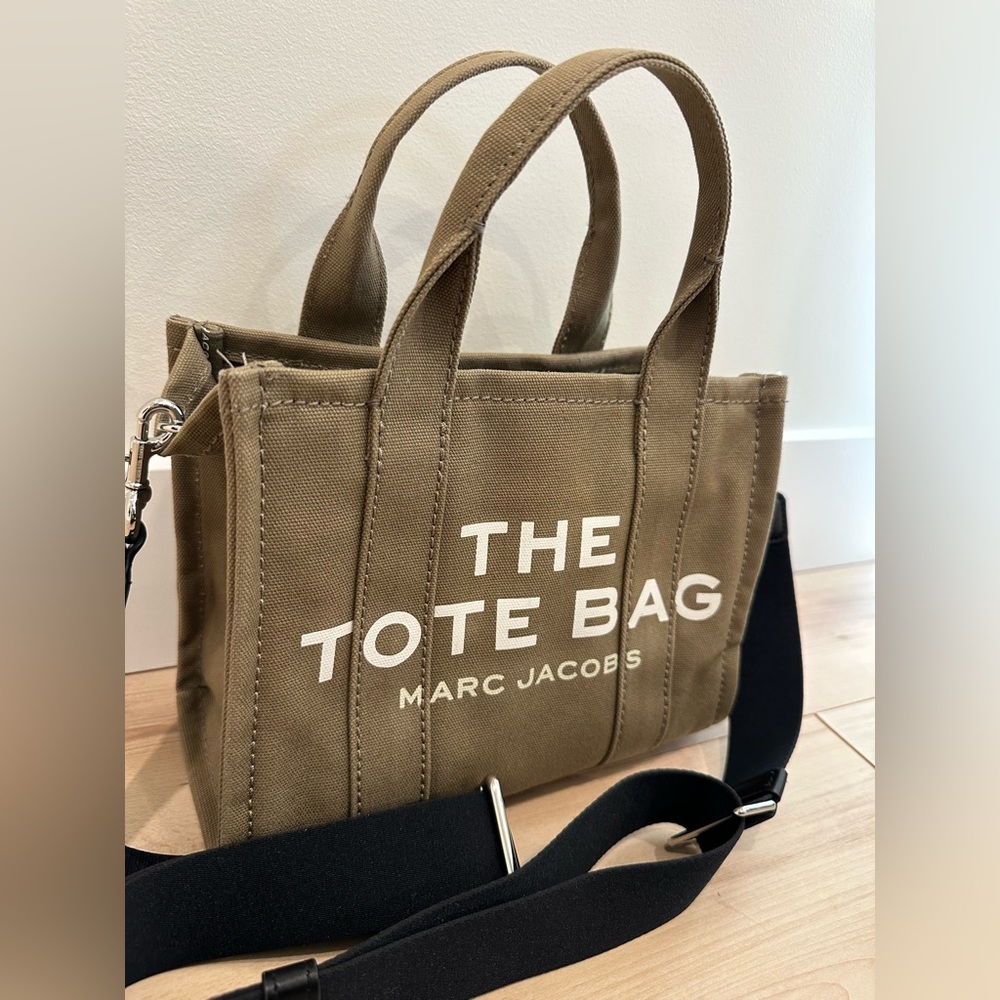 Gently used Marc Jacobs THE SMALL TOTE BAG